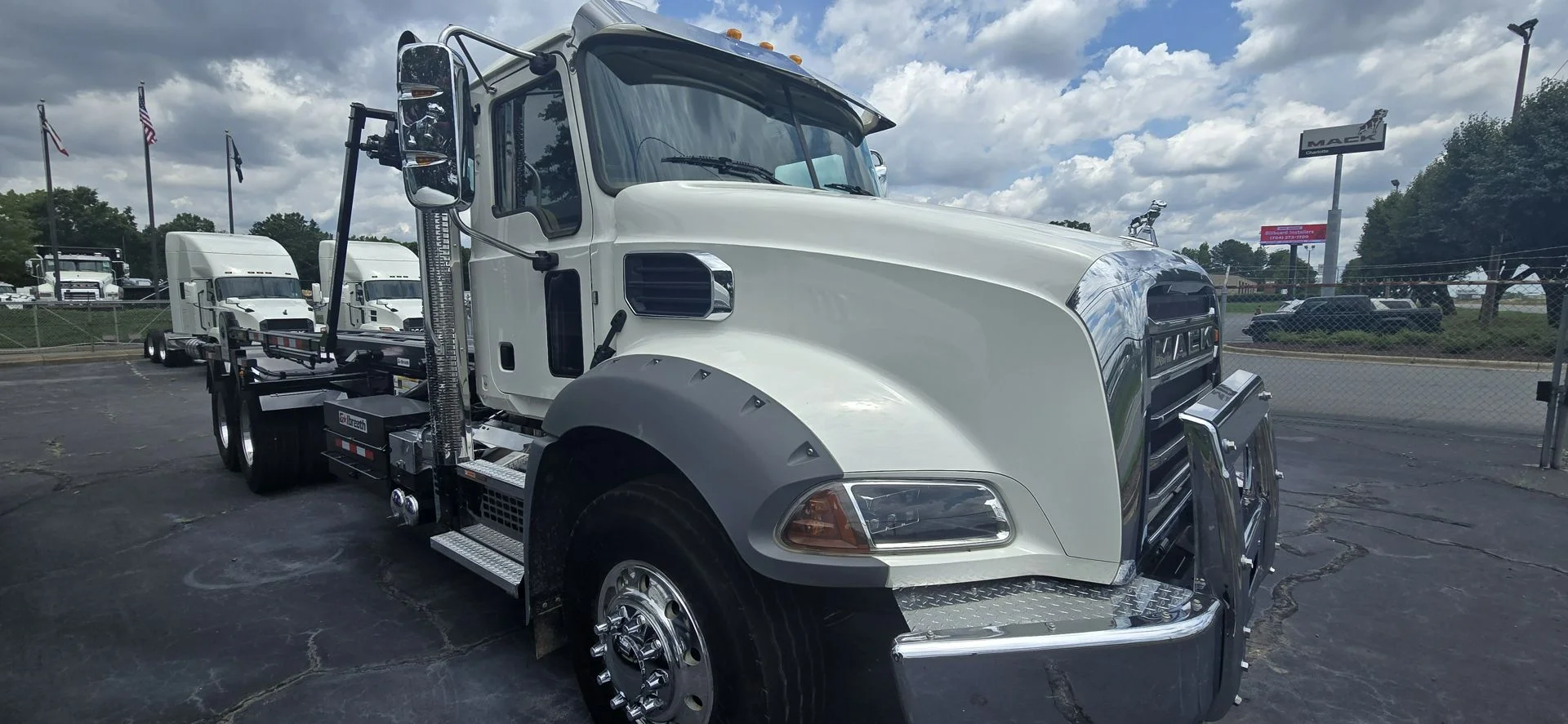2025 Mack Granite in Charlotte, NC — photo 2