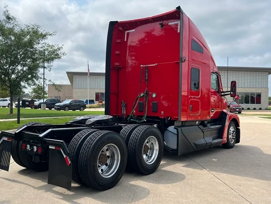 2024 Kenworth T680 in Cedar Rapids, IA — photo 19