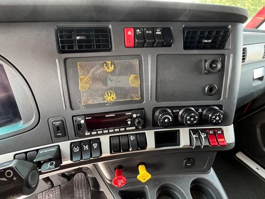 2024 Kenworth T680 in Cedar Rapids, IA — photo 10