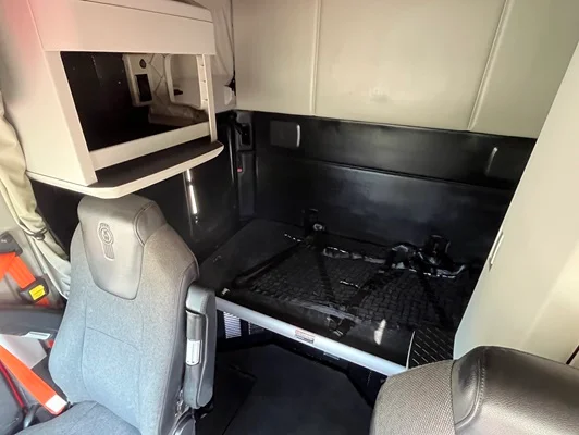 2024 Kenworth T680 in Cedar Rapids, IA — photo 8