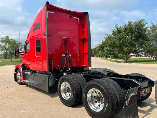2024 Kenworth T680 in Cedar Rapids, IA — photo 18