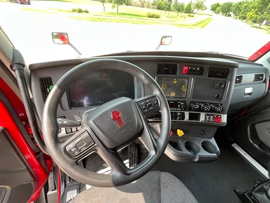 2024 Kenworth T680 in Cedar Rapids, IA — photo 11
