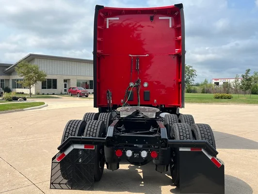 2024 Kenworth T680 in Cedar Rapids, IA — photo 5