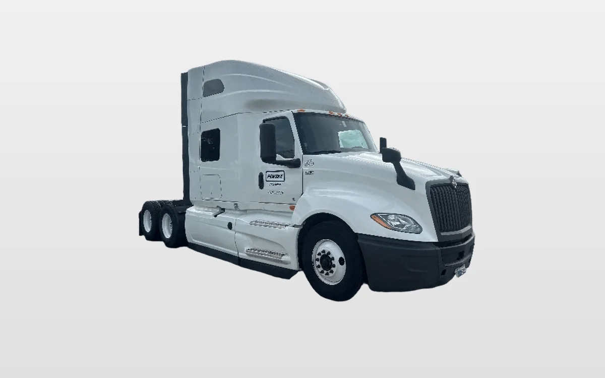 2022 International LT - image 1