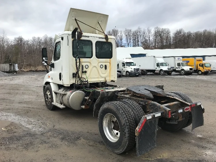 2018 Freightliner Cascadia - image 5