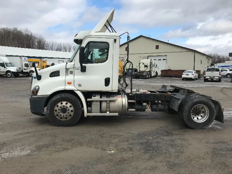 2018 Freightliner Cascadia - image 4