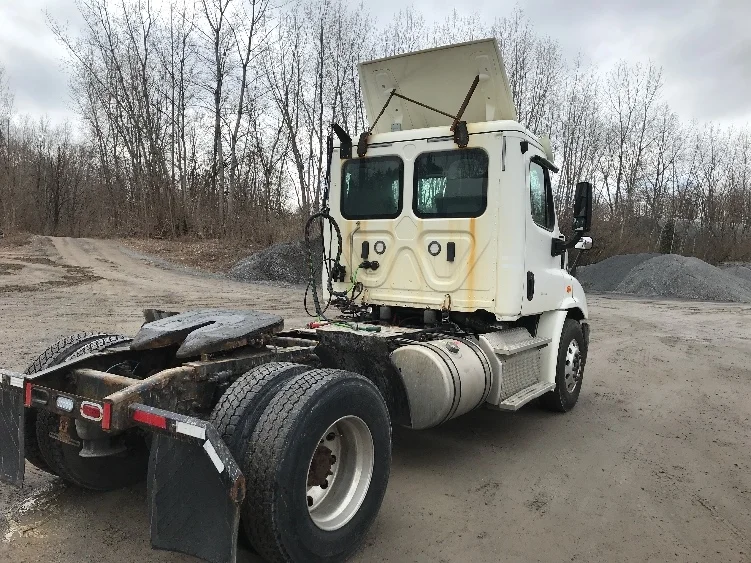 2018 Freightliner Cascadia - image 7