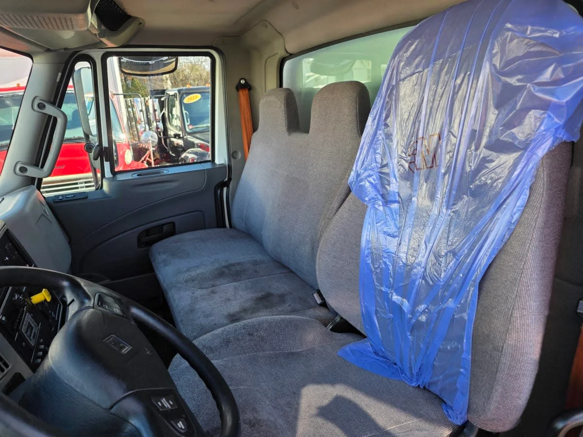 2019 International 4300 - image 8