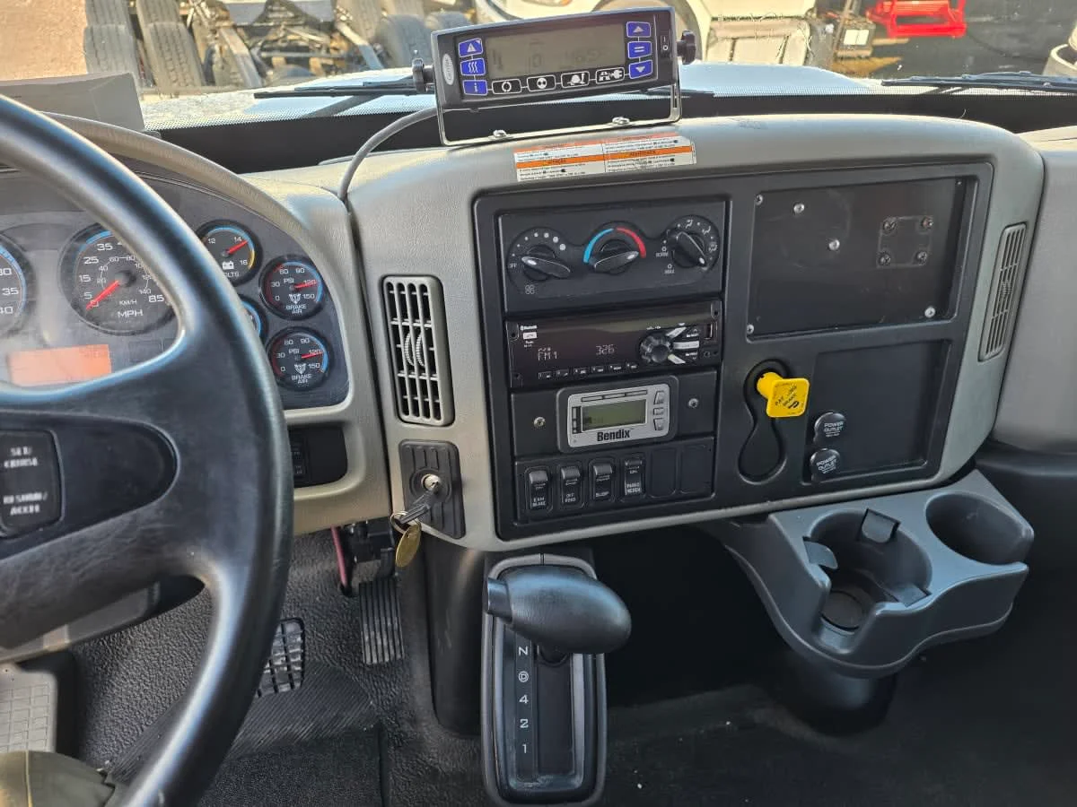 2019 International 4300 - image 17