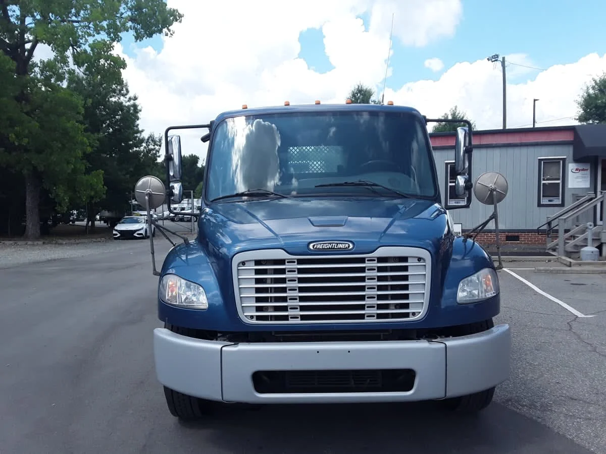 2020 Freightliner M2 106 in Charlotte, NC — photo 2