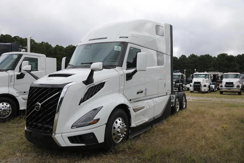 2018 Volvo VNL 300 - image 5