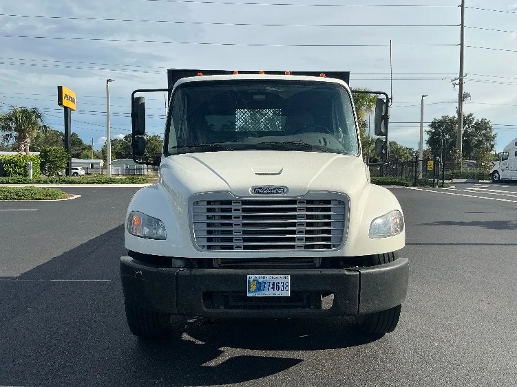 2019 Freightliner M2 106 in Tampa, FL — photo 2