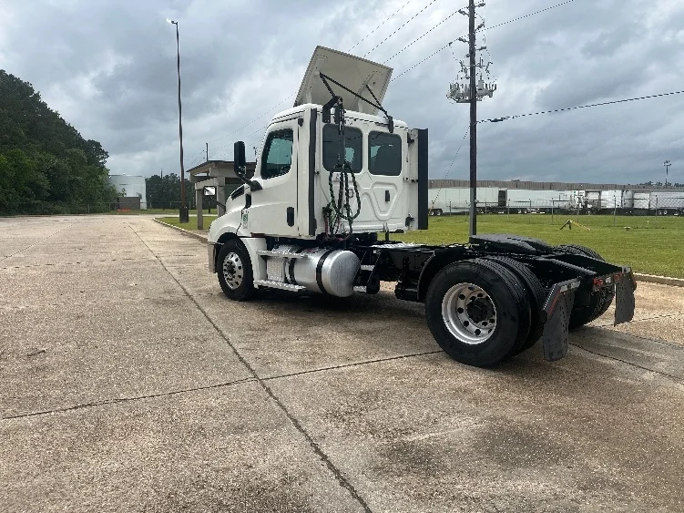 2019 Freightliner Cascadia in Hammond, LA — photo 4