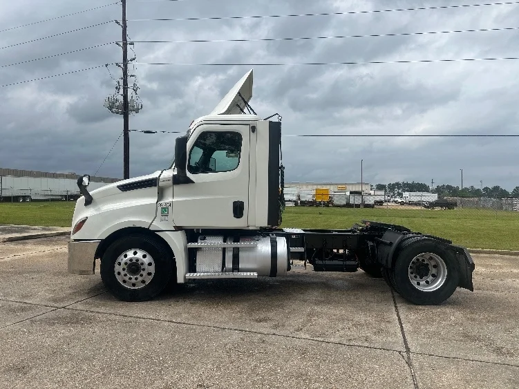 2019 Freightliner Cascadia in Hammond, LA — photo 3