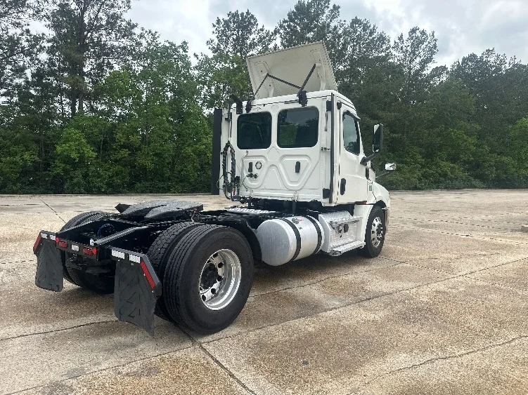 2019 Freightliner Cascadia in Hammond, LA — photo 6
