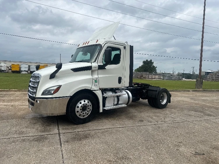 2019 Freightliner Cascadia in Hammond, LA — photo 2