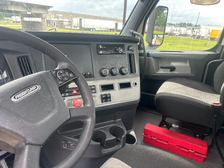 2019 Freightliner Cascadia in Hammond, LA — photo 10