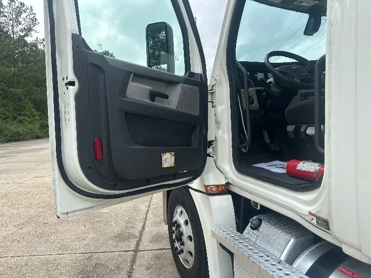2019 Freightliner Cascadia in Hammond, LA — photo 8