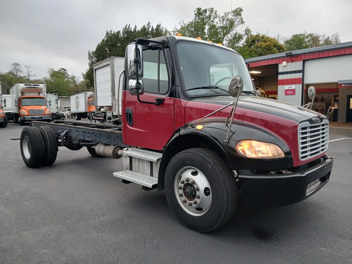 2019 Freightliner M2 106 in Jacksonville, FL — photo 3