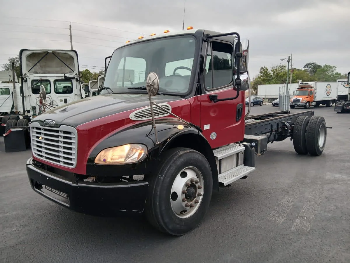 2019 Freightliner M2 106 in Jacksonville, FL — photo 2