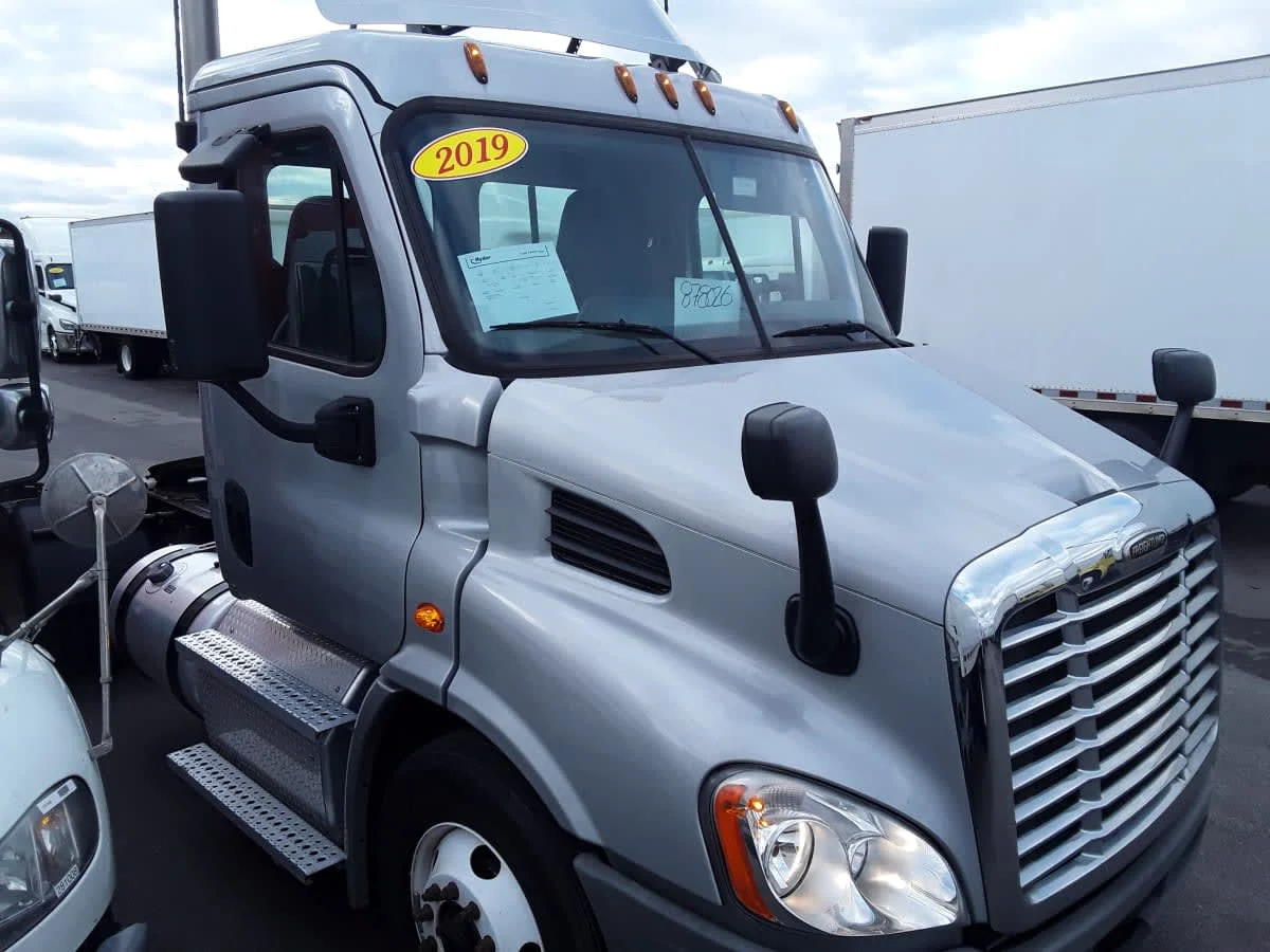 2019 Freightliner Cascadia in Bolingbrook, IL — photo 3