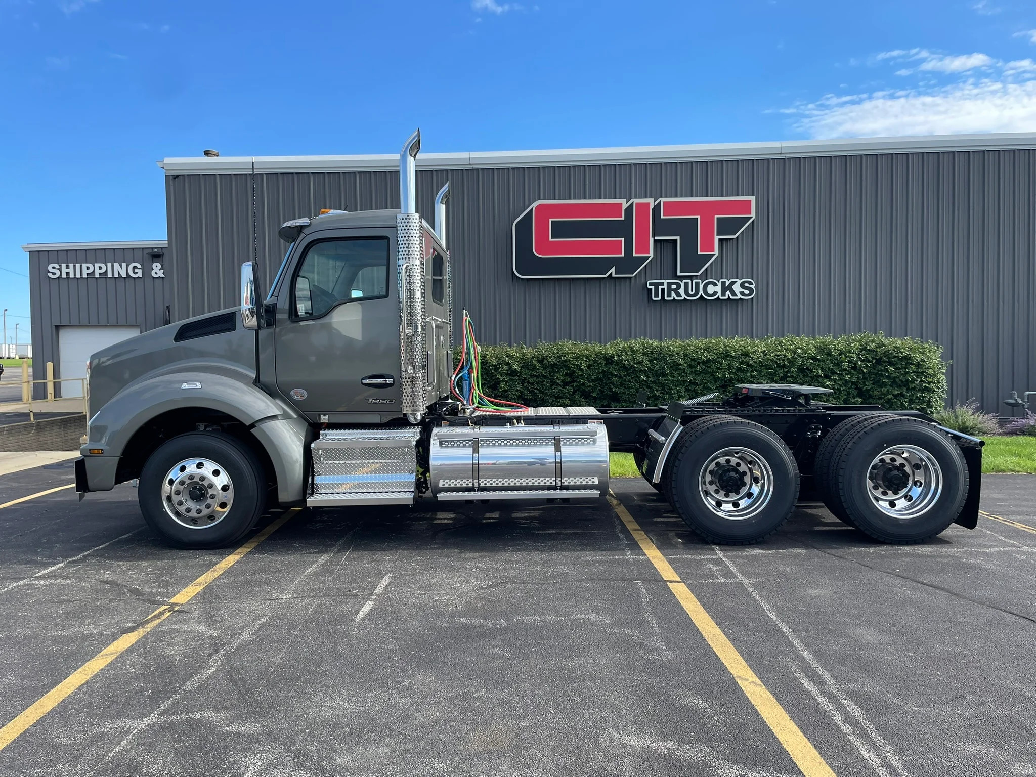 2027 Kenworth T880 in Normal, IL — photo 5