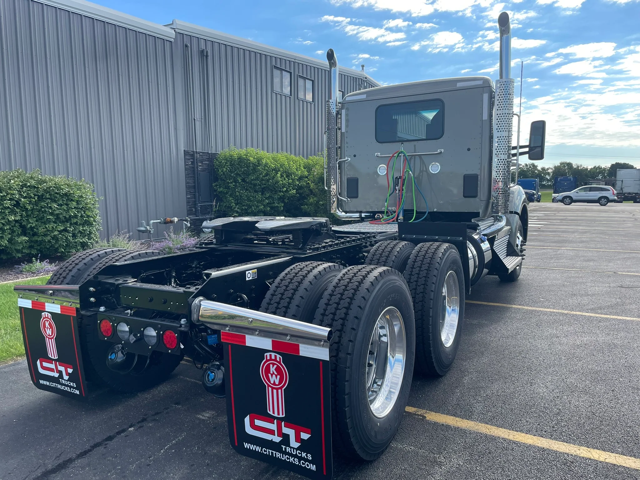 2027 Kenworth T880 in Normal, IL — photo 6