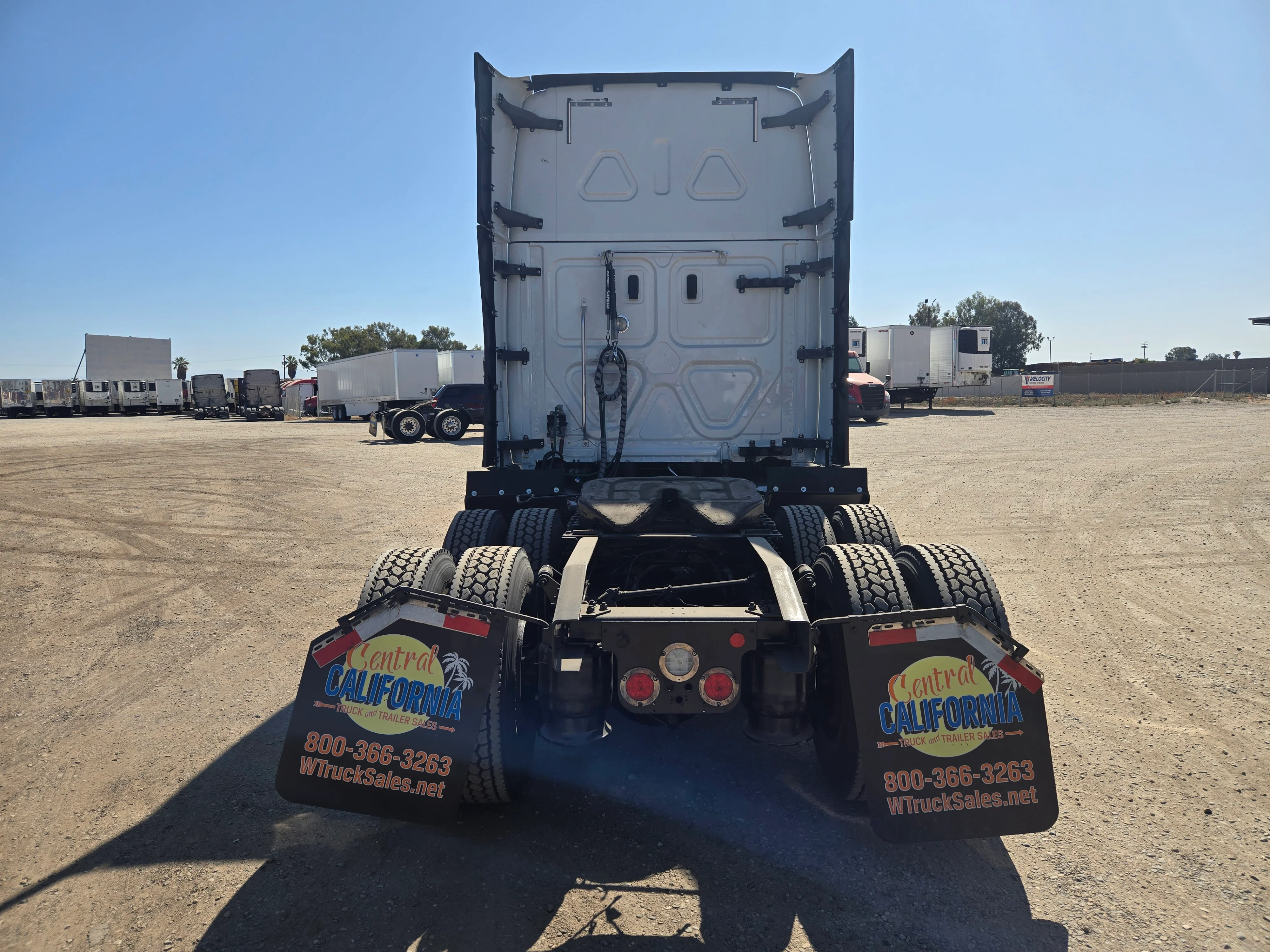 2020 Freightliner Cascadia in Fresno, CA — photo 5