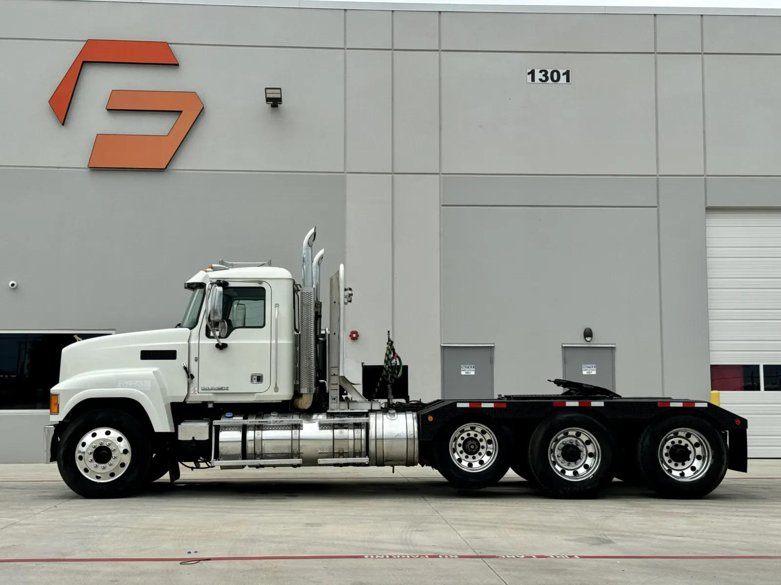 2015 Mack Pinnacle in Hutchins, TX — photo 4
