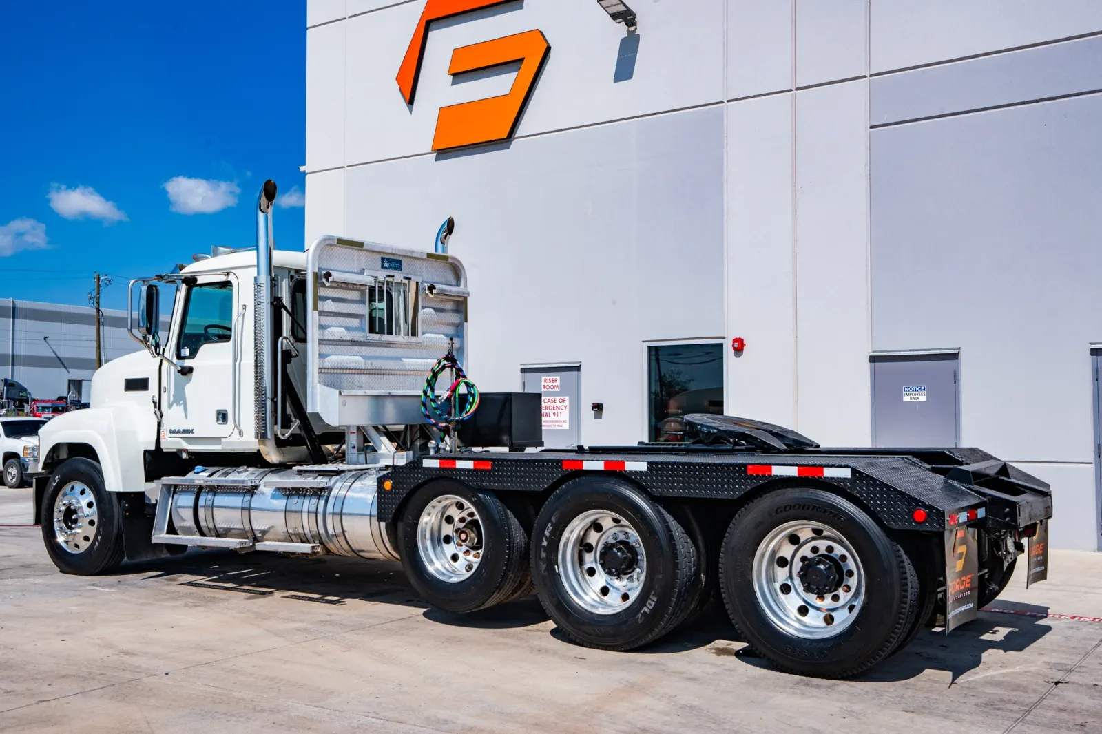2015 Mack Pinnacle in Hutchins, TX — photo 6