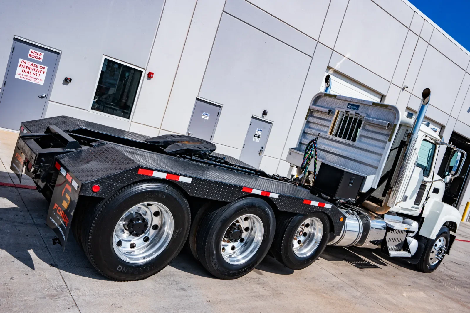 2015 Mack Pinnacle in Hutchins, TX — photo 11