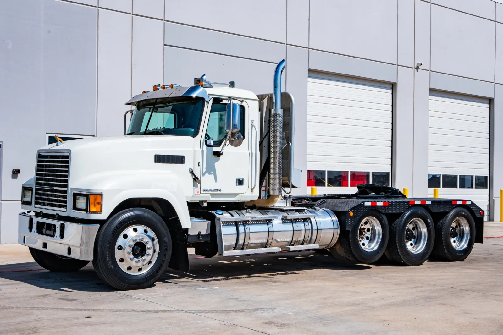 2015 Mack Pinnacle in Hutchins, TX — photo 2
