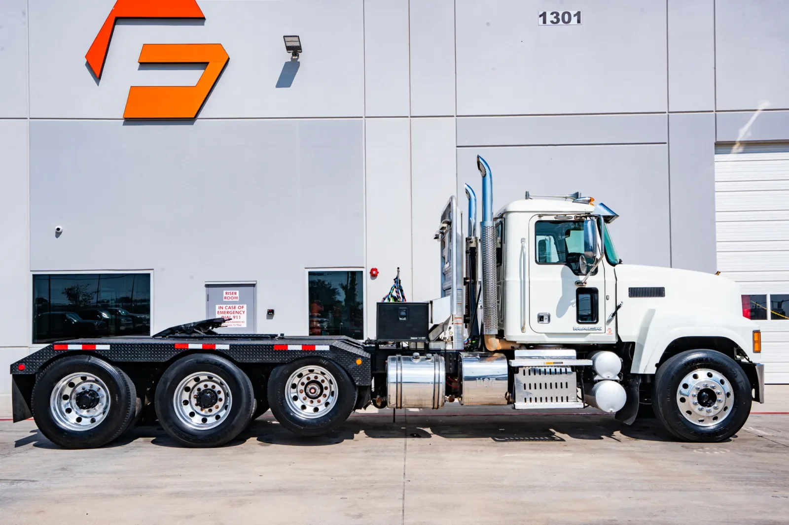 2015 Mack Pinnacle in Hutchins, TX — photo 3