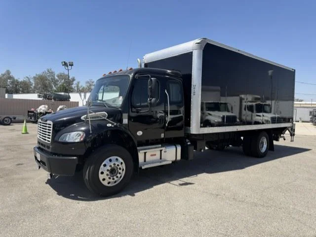 2022 Freightliner M2 106 — photo 2