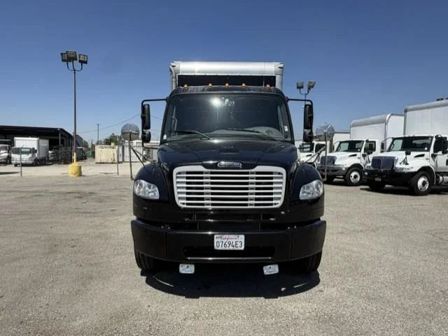 2022 Freightliner M2 106 — photo 3