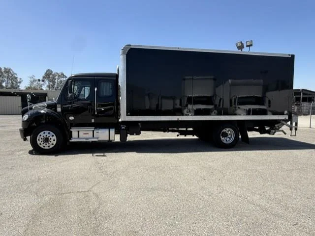 2022 Freightliner M2 106 — photo 5