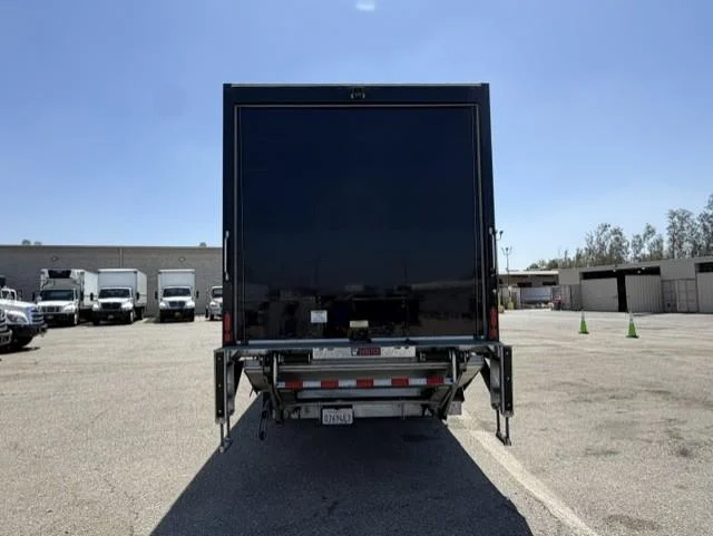 2022 Freightliner M2 106 — photo 6