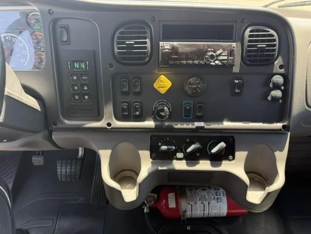 2022 Freightliner M2 106 — photo 13