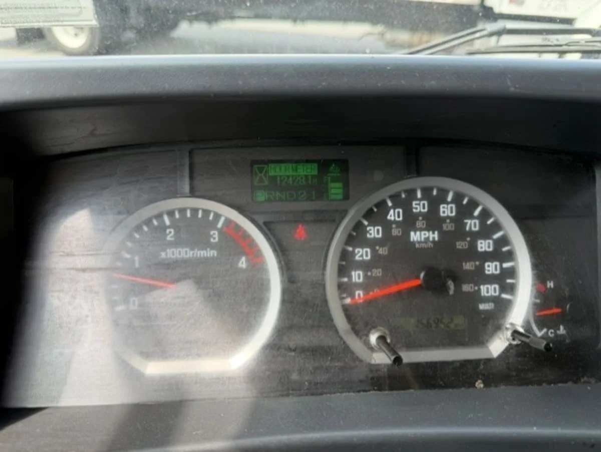 2020 Isuzu NQR in Farmingdale, NY — photo 14