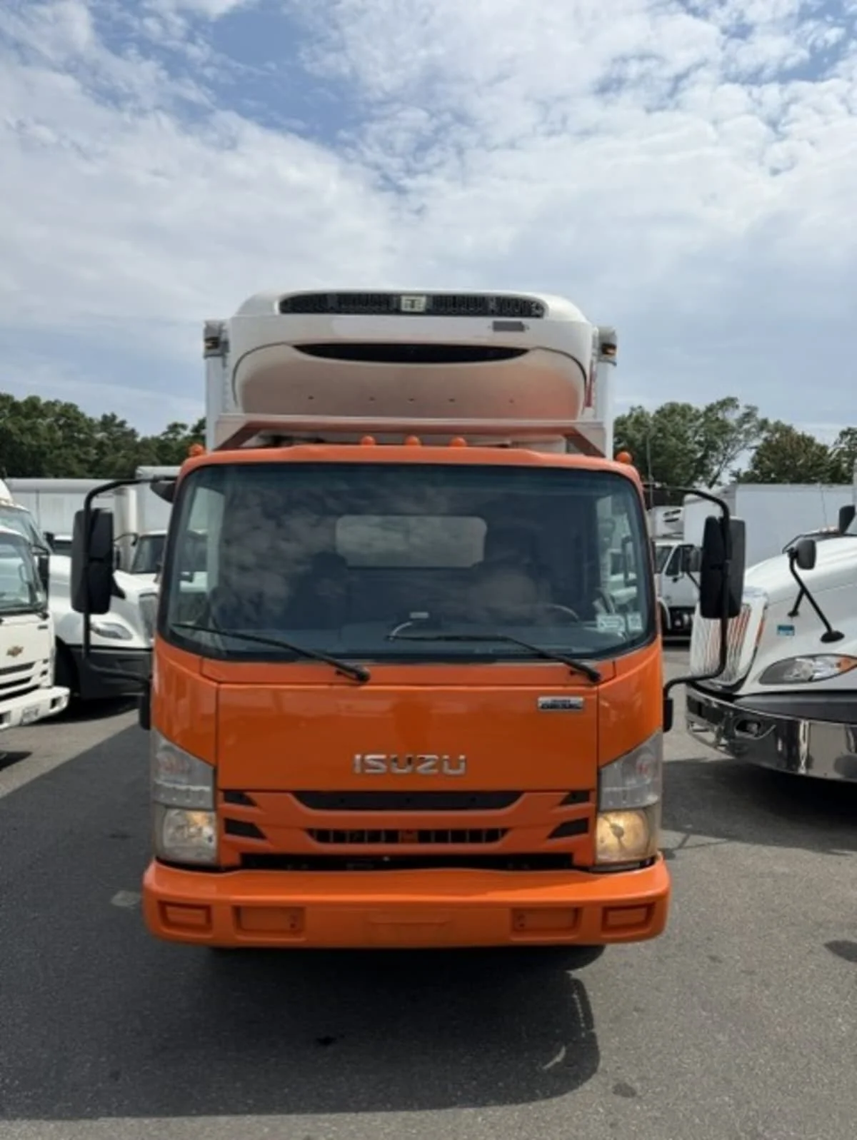 2020 Isuzu NQR in Farmingdale, NY — photo 2