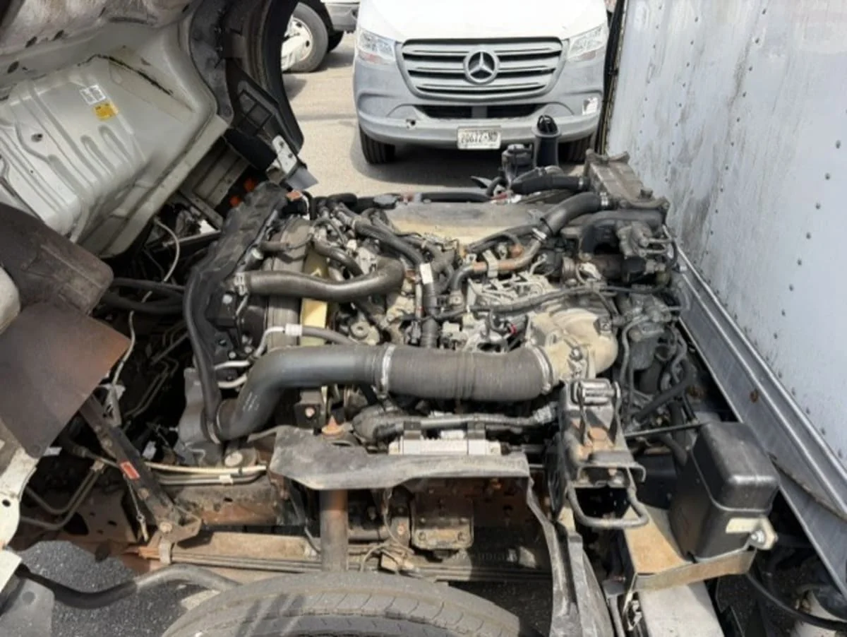 2020 Isuzu NQR in Farmingdale, NY — photo 10