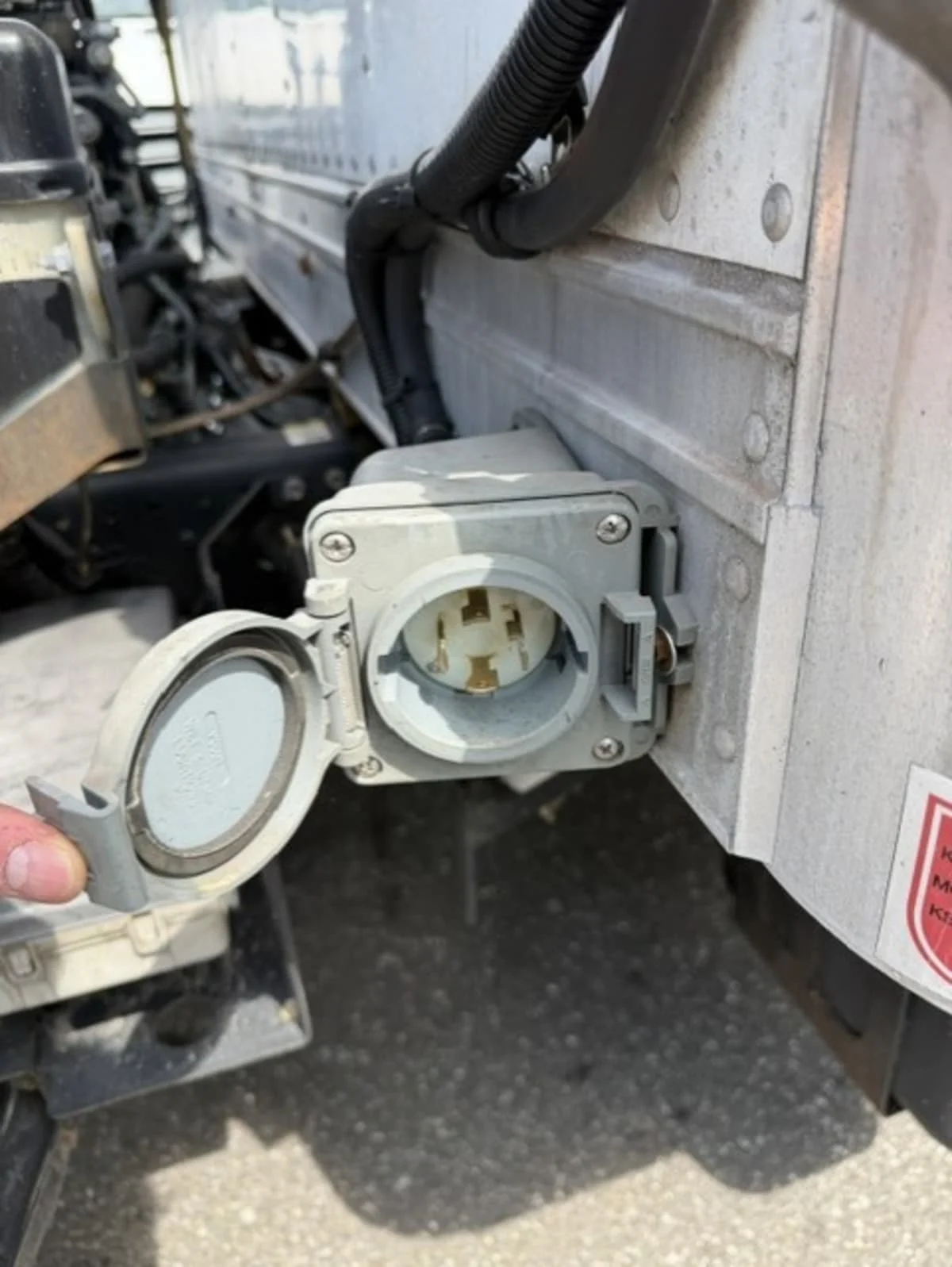 2020 Isuzu NQR in Farmingdale, NY — photo 13
