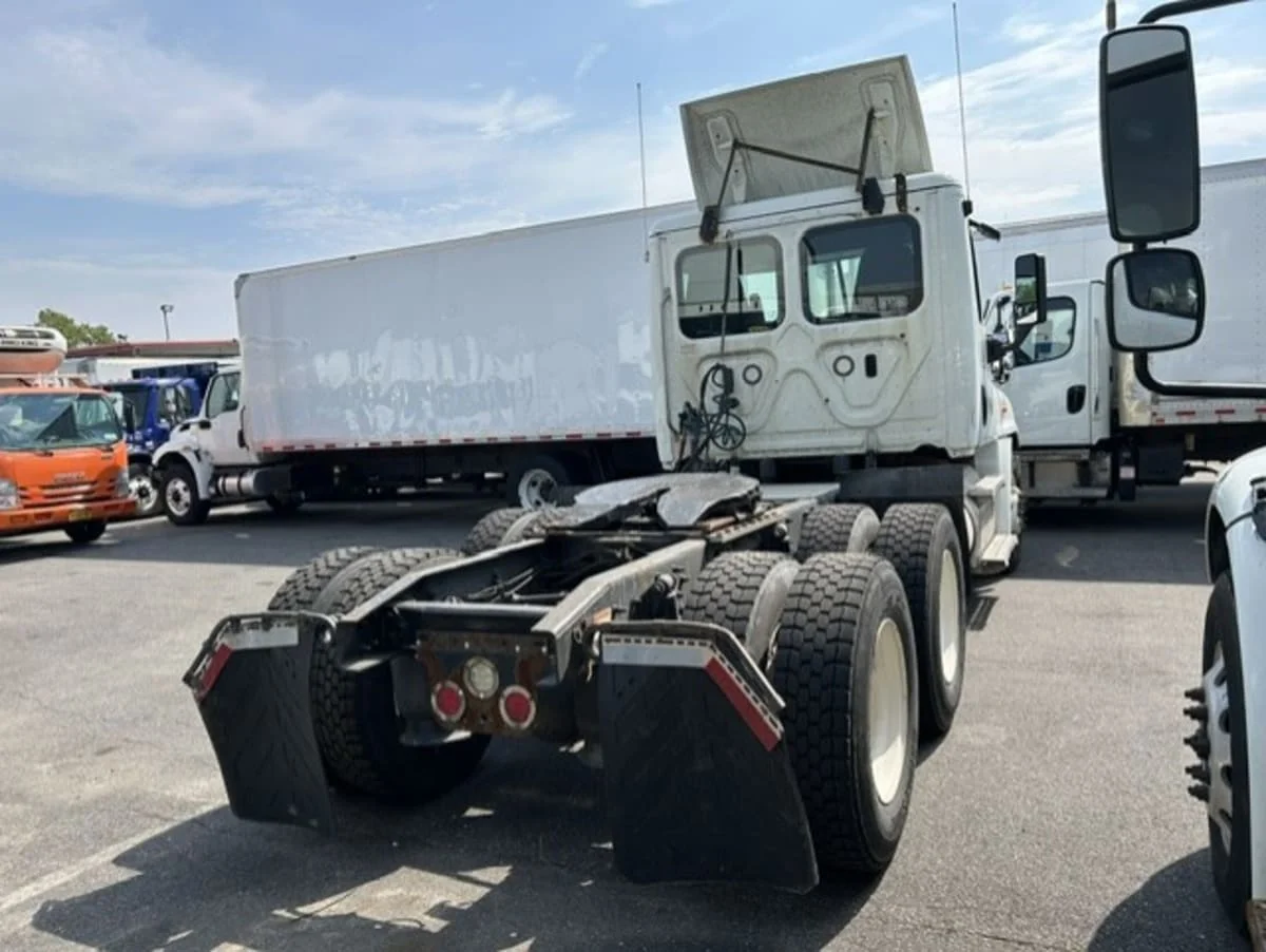 2019 Freightliner Cascadia in Farmingdale, NY — photo 4