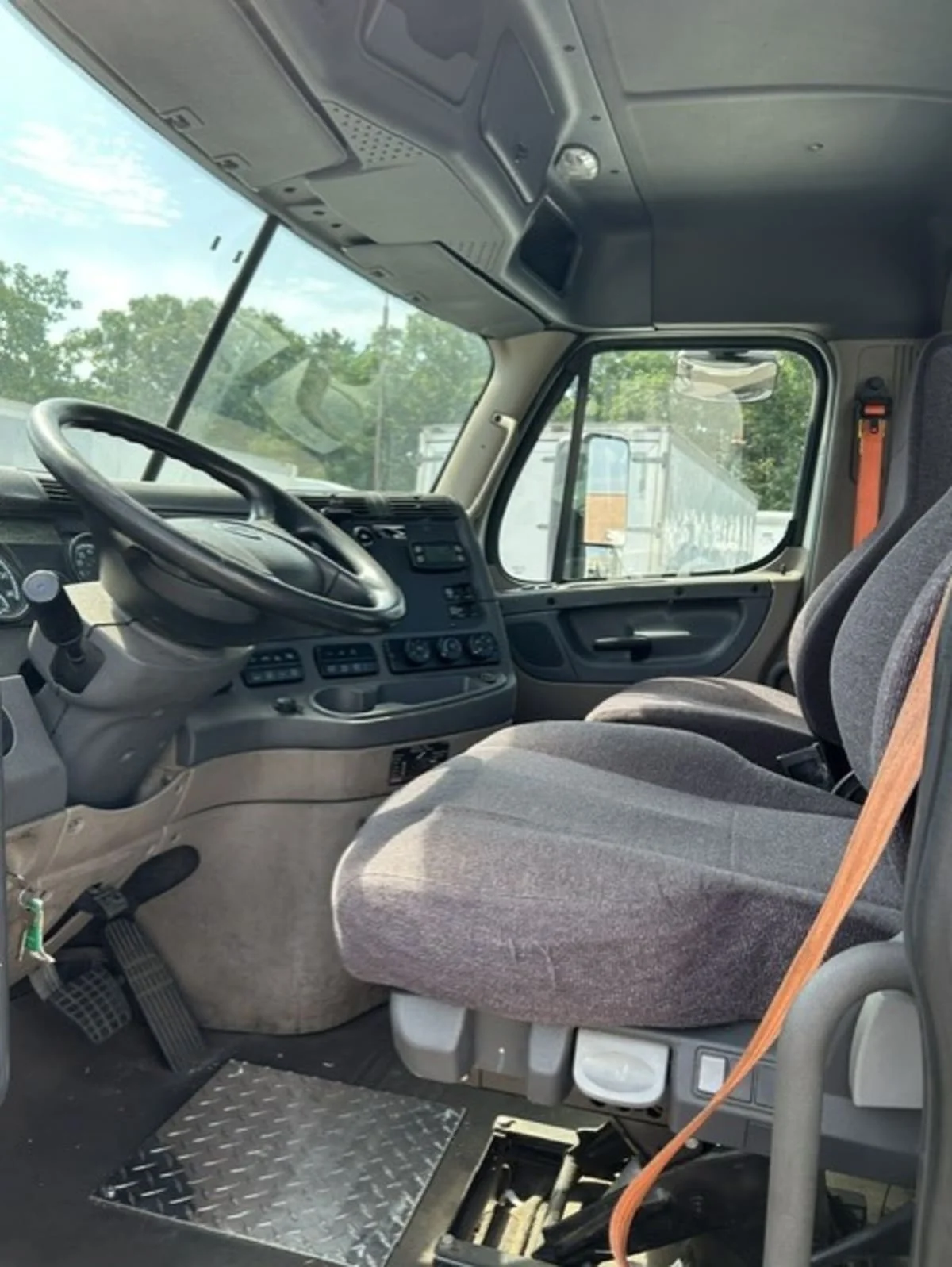 2019 Freightliner Cascadia in Farmingdale, NY — photo 7