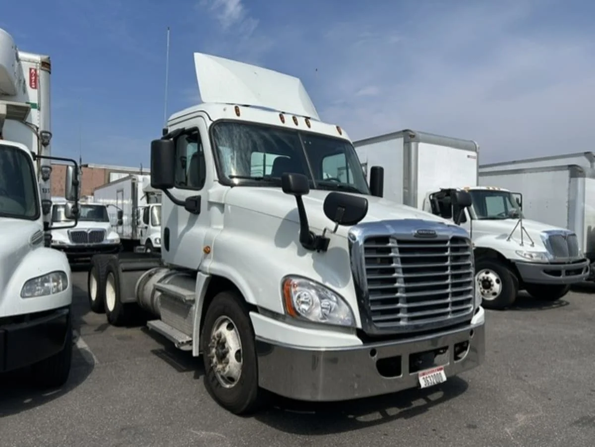 2019 Freightliner Cascadia in Farmingdale, NY — photo 3