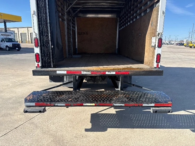 2021 Isuzu NRR - image 9