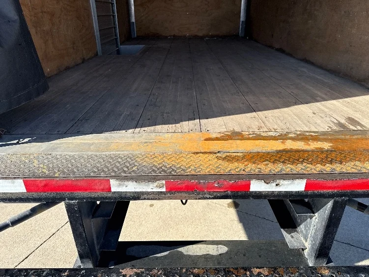 2021 Isuzu NRR - image 10