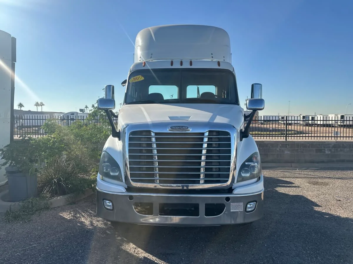 2017 Freightliner Cascadia - image 2