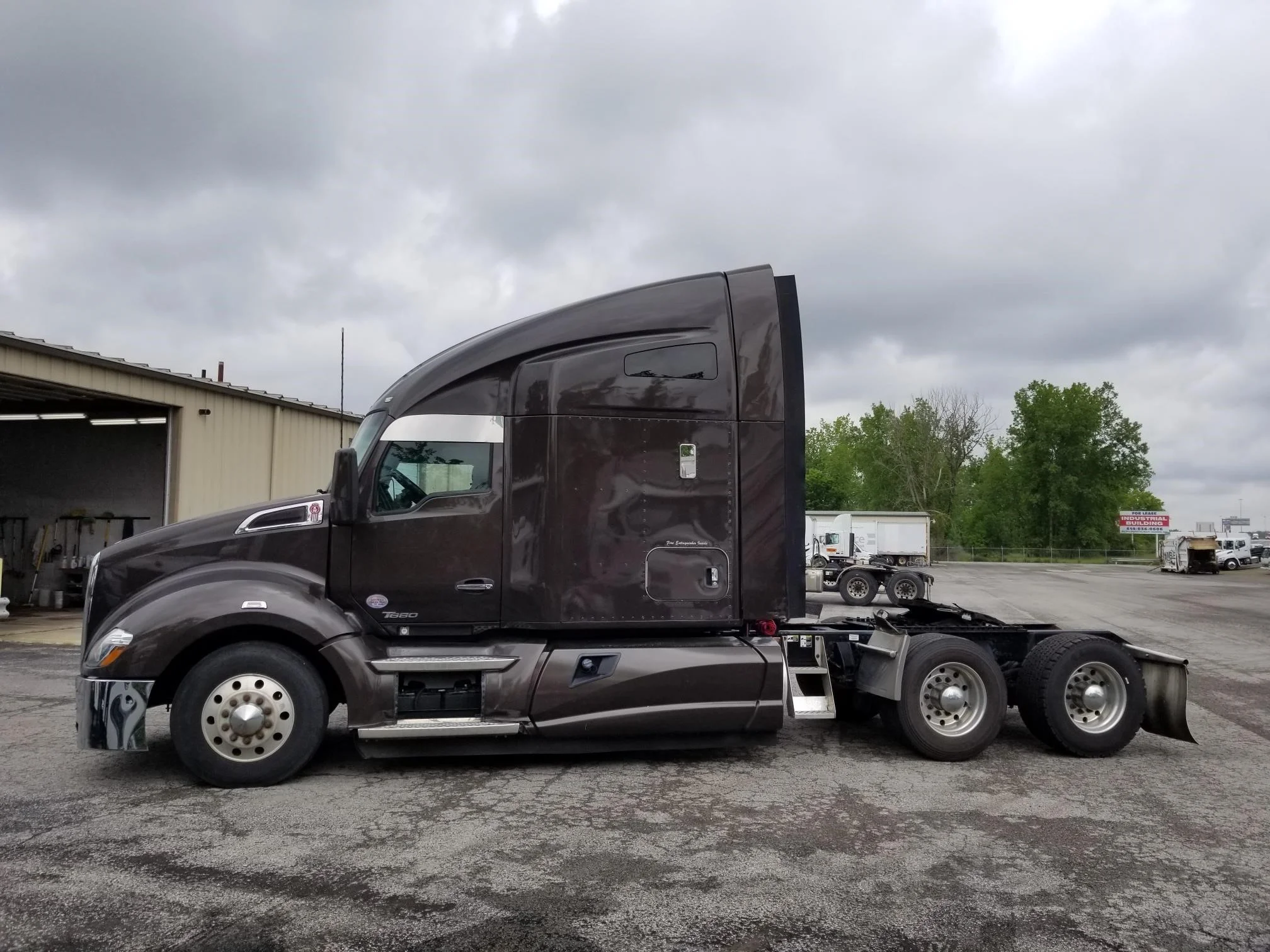 2015 Kenworth T680 - image 2
