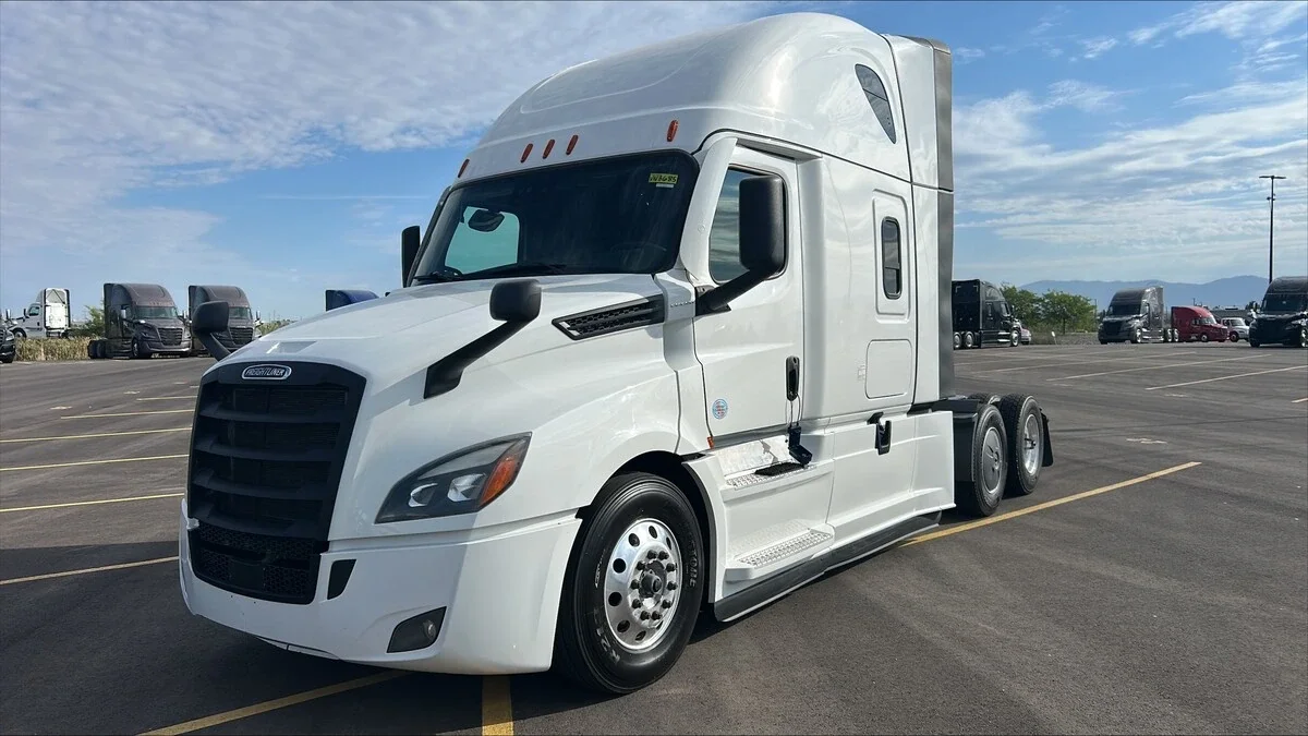 2025 Freightliner Cascadia